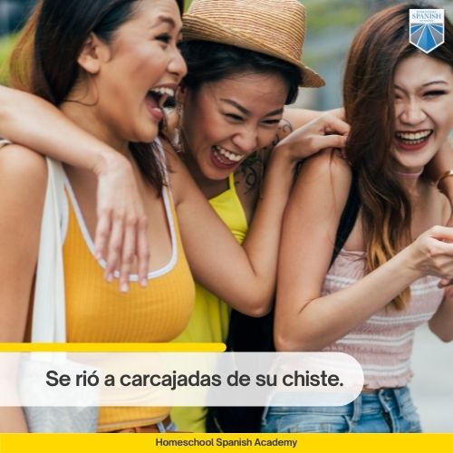 Se rio a carcajadas de su chiste.
